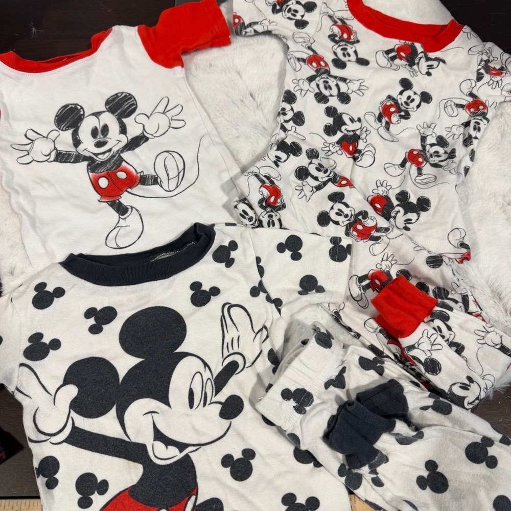 Disney Kids Mickey Mouse Bundle in Red, White, Black & Gray toddler 18m - Picture 2 of 4